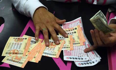 A player in Washington state wins the $747 million .